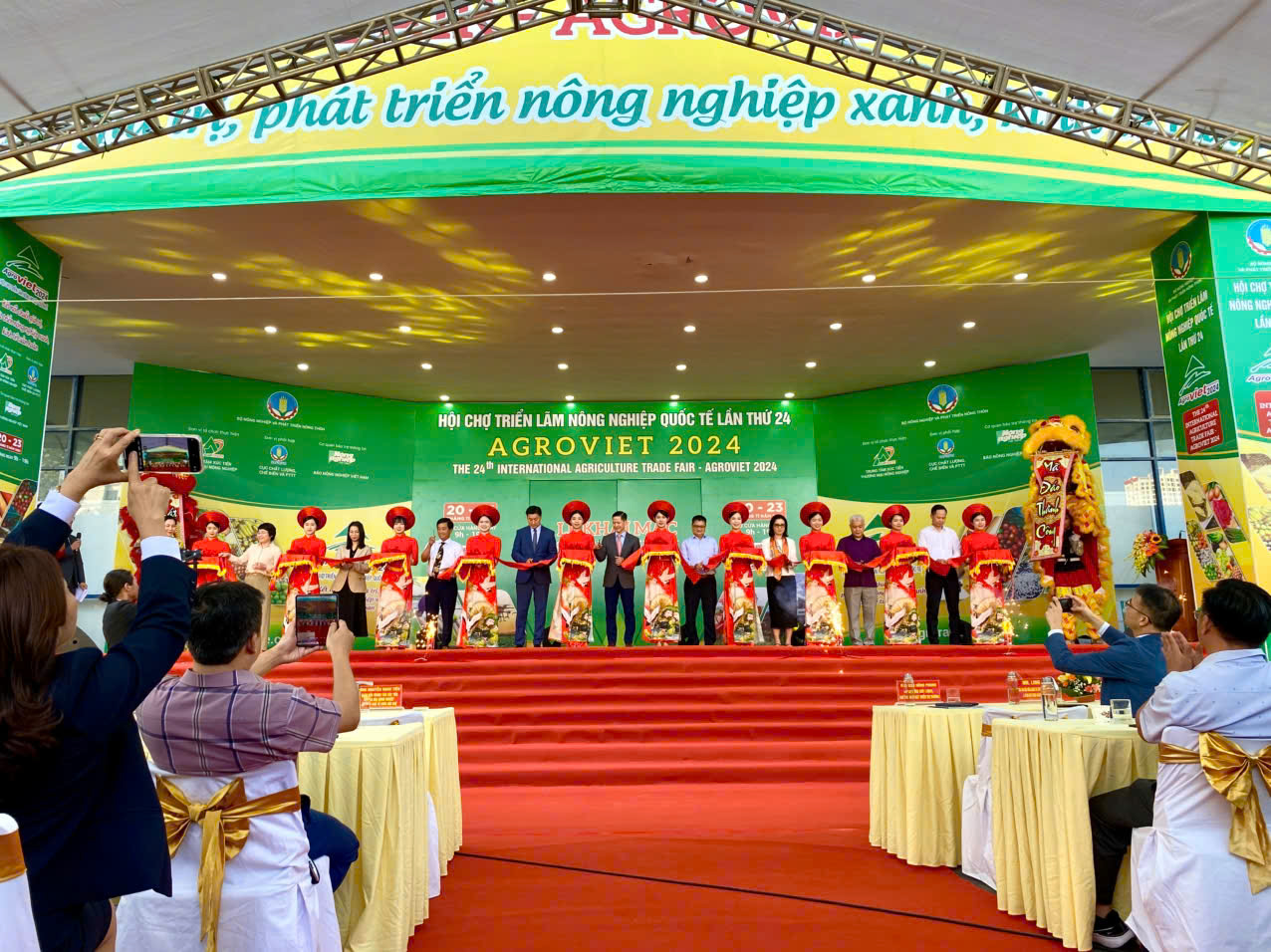 Cắt băng Khai mạc Hội chợ triển lãm nông nghiệp quốc tế năm 2024/Ảnh Đức Thiện