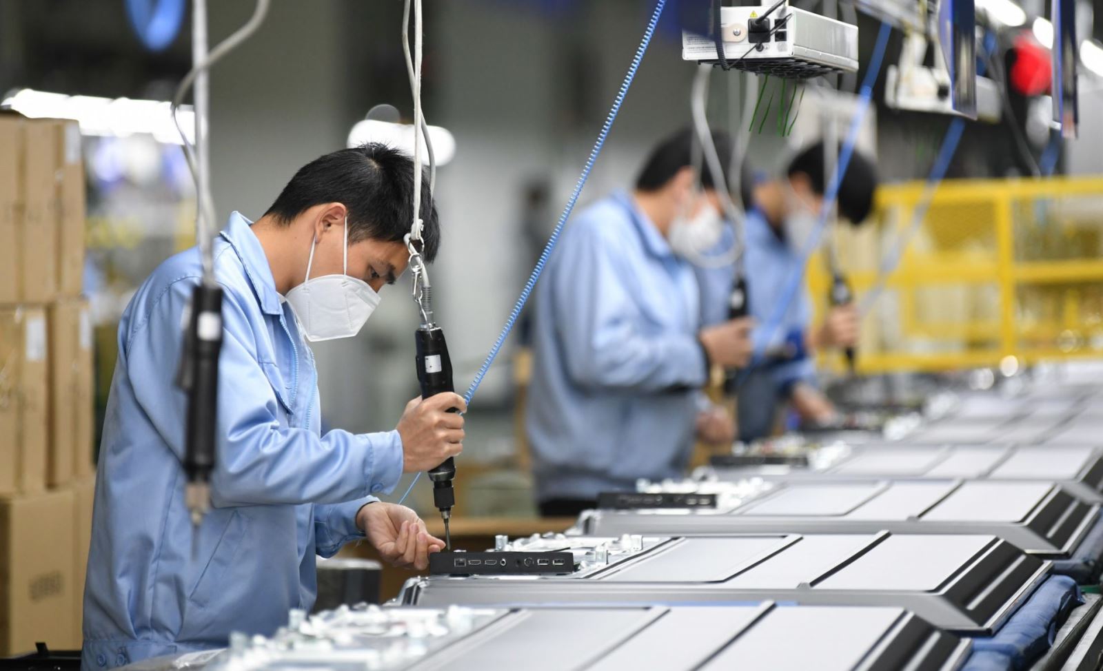 sửa đổi Luật Doanh nghiệp dựa trên cơ sở chính trị, pháp lý vững chắc và yêu cầu thực tiễn cấp bách