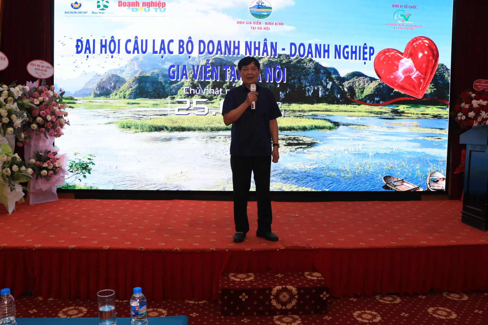 Trung tướng Nguyễn Hữu Khảm - Chủ tịch Hội đồng hương Ninh Bình tại Hà Nội phát biểu tại lễ ra mắt