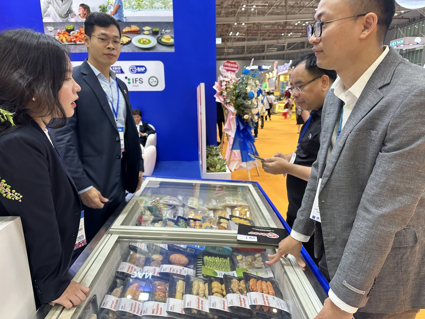 Sự kiện quy tụ hơn 280 doanh nghiệp với 526 gian hàng cùng sự góp mặt của 17 quốc gia và vùng lãnh thổ