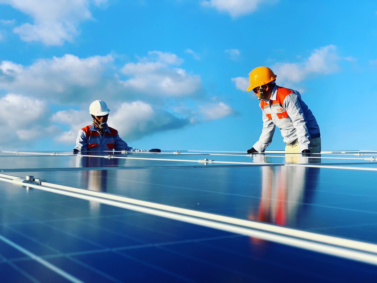 . Cơ chế mua bán điện trực tiếp (DPPA) đã phá vỡ rào cản này, cho phép các nhà sản xuất điện năng lượng tái tạo có thể trực tiếp bán điện cho các khách hàng lớn