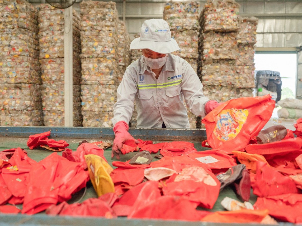 Tái chế bao bì đồ uống, vì thế, không chỉ là lời giải cho môi trường, mà chính là tấm vé thông hành đưa thương hiệu Việt hội nhập thành công vào nền kinh tế xanh toàn cầu.