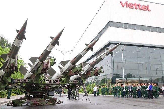 Thủ tướng Phạm Minh Chính đánh giá cao các sản phẩm quân sự của Viettel