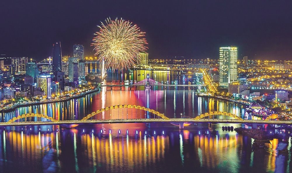 Dự án chiếu sáng nghệ thuật “Dòng sông ánh sáng” giai đoạn 1, với tổng kinh phí gần 150 tỷ đồng, nhằm nâng cấp hệ thống chiếu sáng cho 6 cây cầu bắc qua sông Hàn, sẽ biến sông Hàn thành biểu tượng ánh sáng mới, góp phần nâng tầm không gian đô thị về đêm