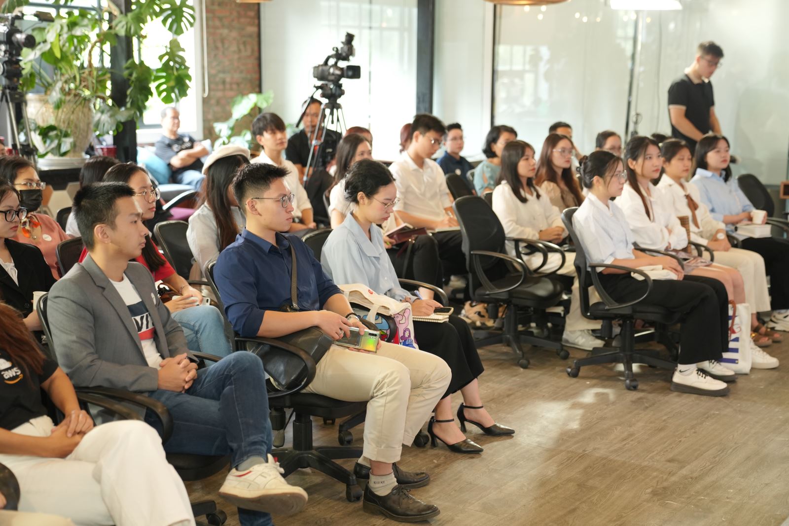 Quang cảnh buổi thảo luận