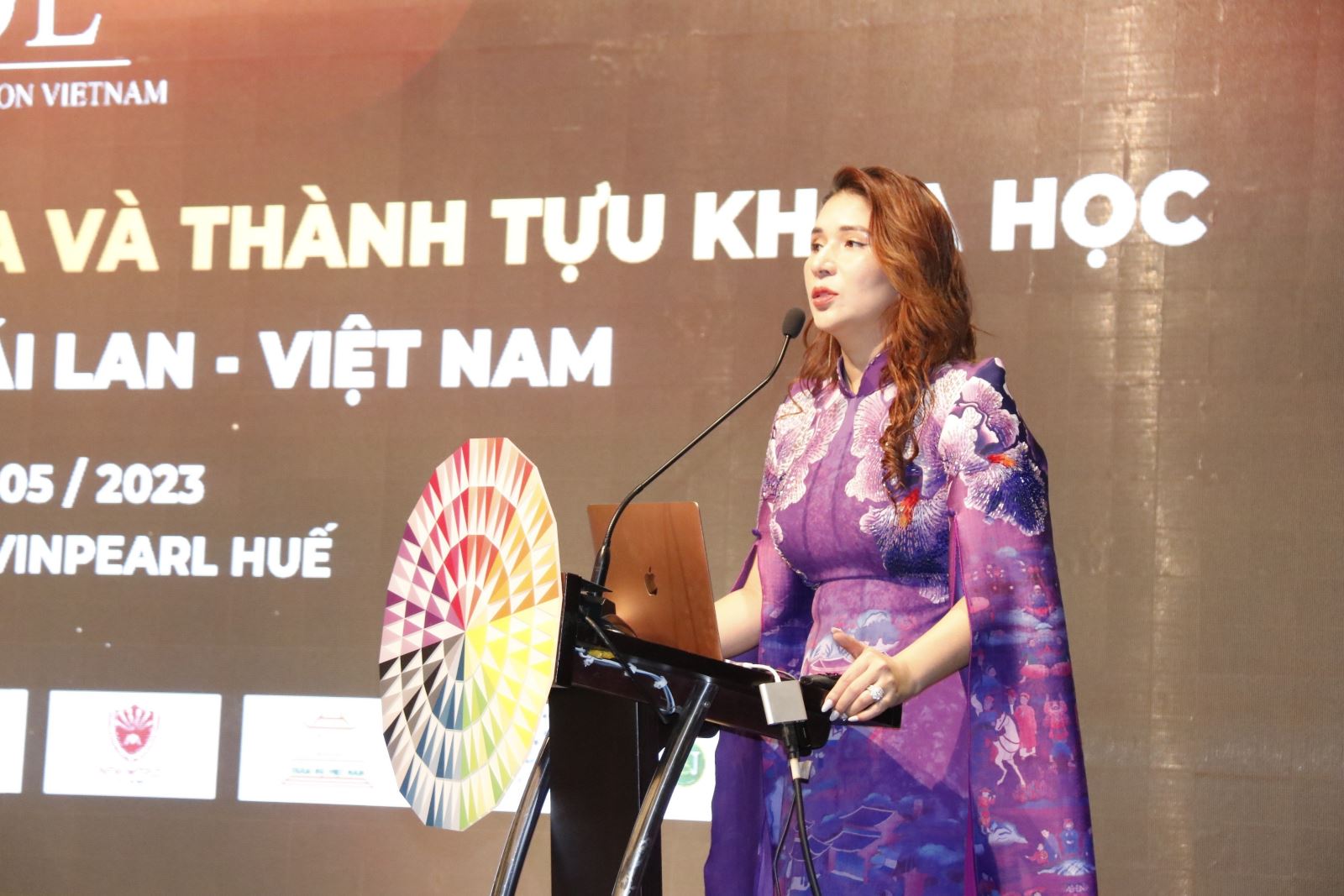 Bà Tracy Bùi- CEO Sol Corporation Việt NAm phát biểu tại sự kiện