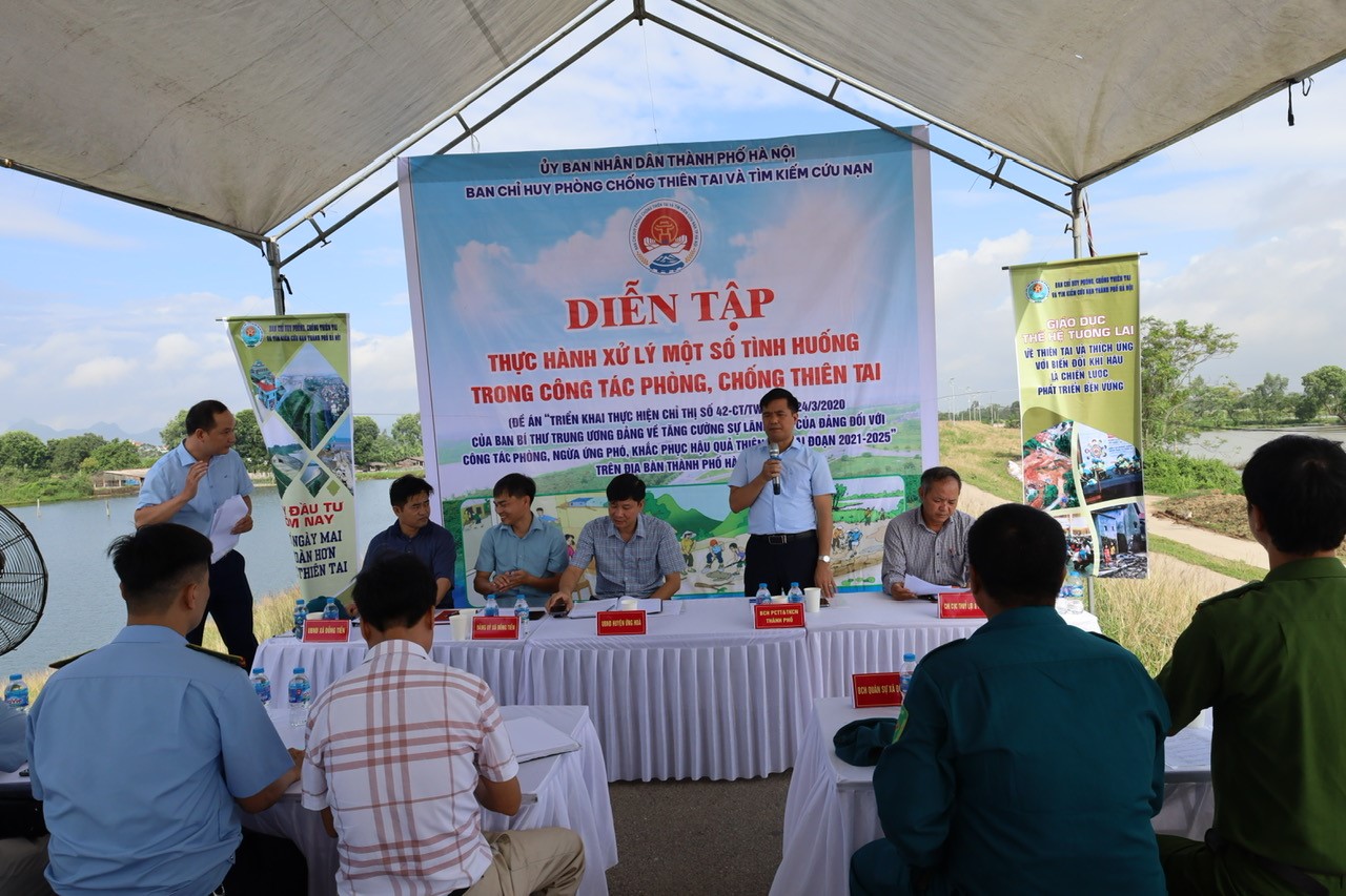 Các đại biểu tham dự buổi diễn tập.