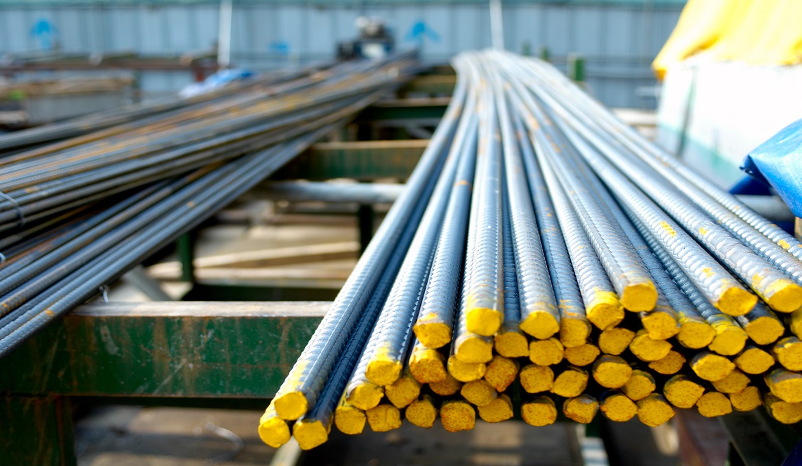 Một trong những yếu tố quan trọng nhất đang ảnh hưởng đến giá vật liệu xây dựng là chính sách đầu tư công mạnh mẽ của Chính phủ