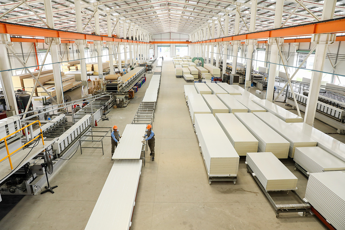 Phát triển ngành Vật liệu xây dựng hiệu quả, bền vững, đáp ứng cơ bản nhu cầu trong nước, từng bước tăng cường xuất khẩu, góp phần thúc đẩy tăng trưởng và phát triển kinh tế, xã hội