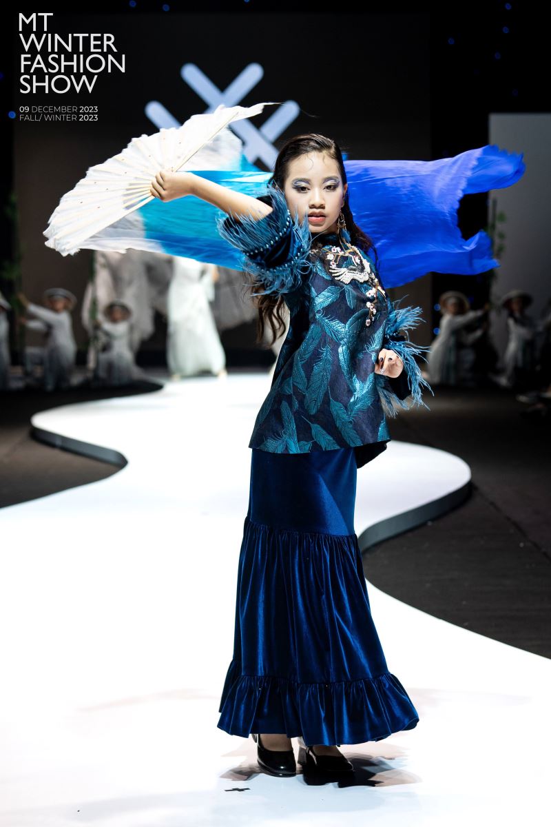 Mẫu nhí diện thiết kế BST “The Muse” NTK Hà Duy tại show diễn