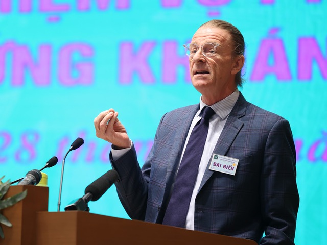 ông Dominic Scriven, Chủ tịch HĐQT Công ty cổ phần quản lý Quỹ đầu tư Dragon Capital Việt Nam