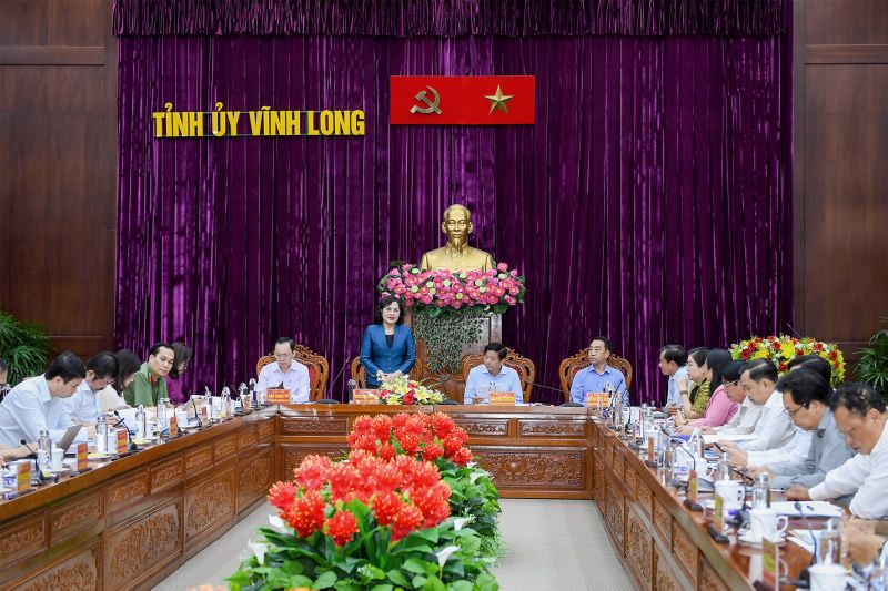 Quang cảnh buổi làm việc