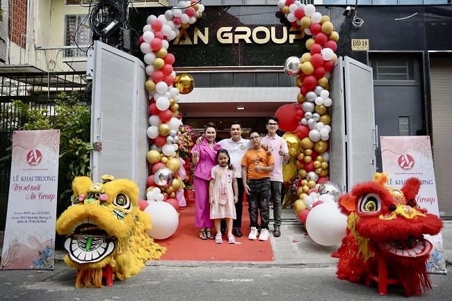 Tổ ấm hạnh phúc của Én Bạc