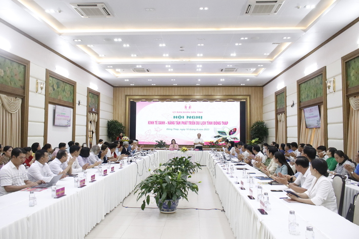 Hơn 100 đại biểu, trong đó có lãnh đạo các Viện, Trường, các doanh nghiệp du lịch – lữ hành, đại diện các khu di tích, điểm du lịch,  cơ sở lưu trú trên địa bàn tỉnh tham dự