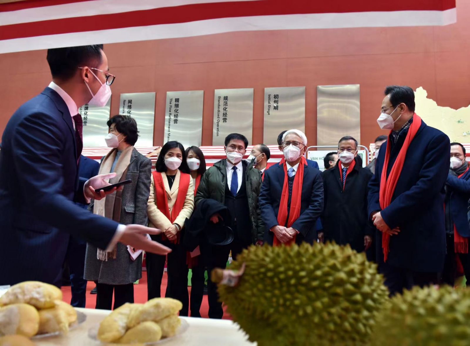 Thương vụ giới thiệu trái sầu riêng tới Lãnh đạo hai Bên