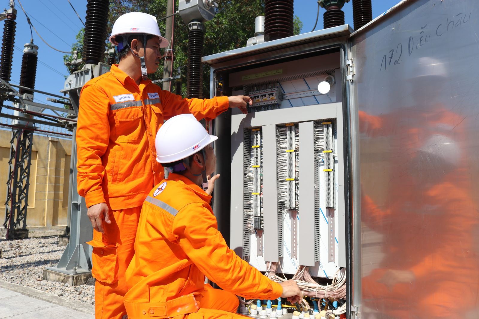  Sản lượng điện thương phẩm Quý II năm 2023 của Công ty Điện lực Nghệ An thực hiện 1.179,87 triệu kWh, tăng 8,4% so với cùng kỳ năm trước.