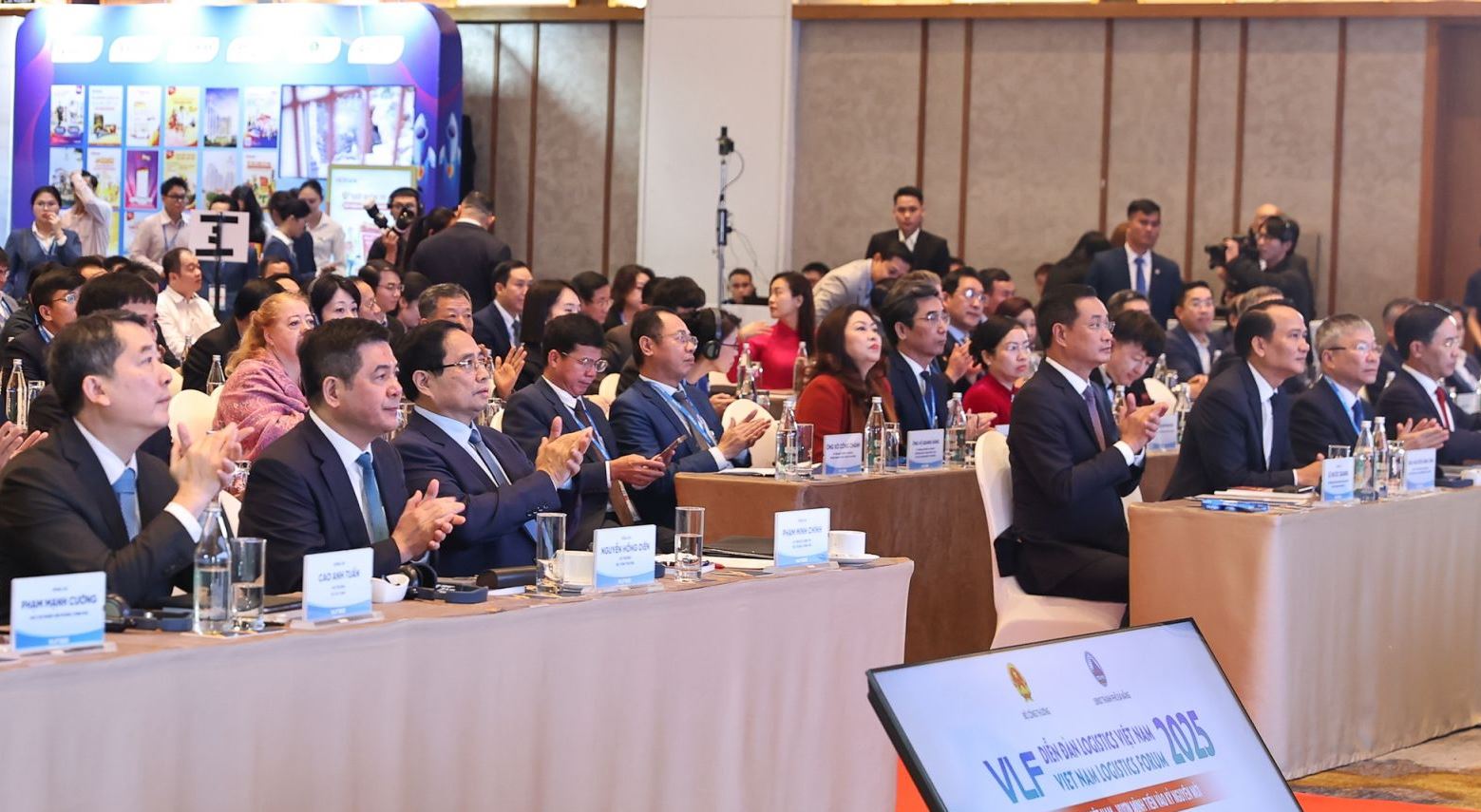 Quang cảnh Diễn đàn