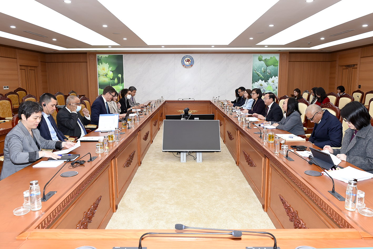 Quang cảnh buổi làm việc