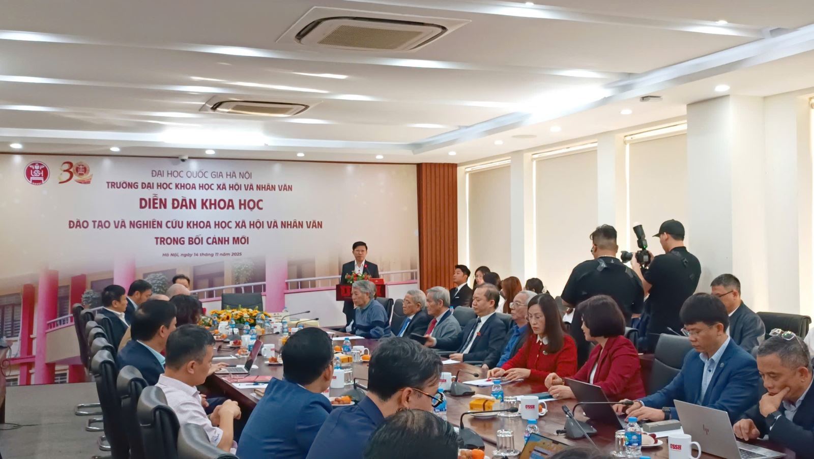 GS.TS Hoàng Anh Tuấn, Hiệu trưởng Trường Đại học Khoa học Xã hội và Nhân văn chia sẻ thông tin