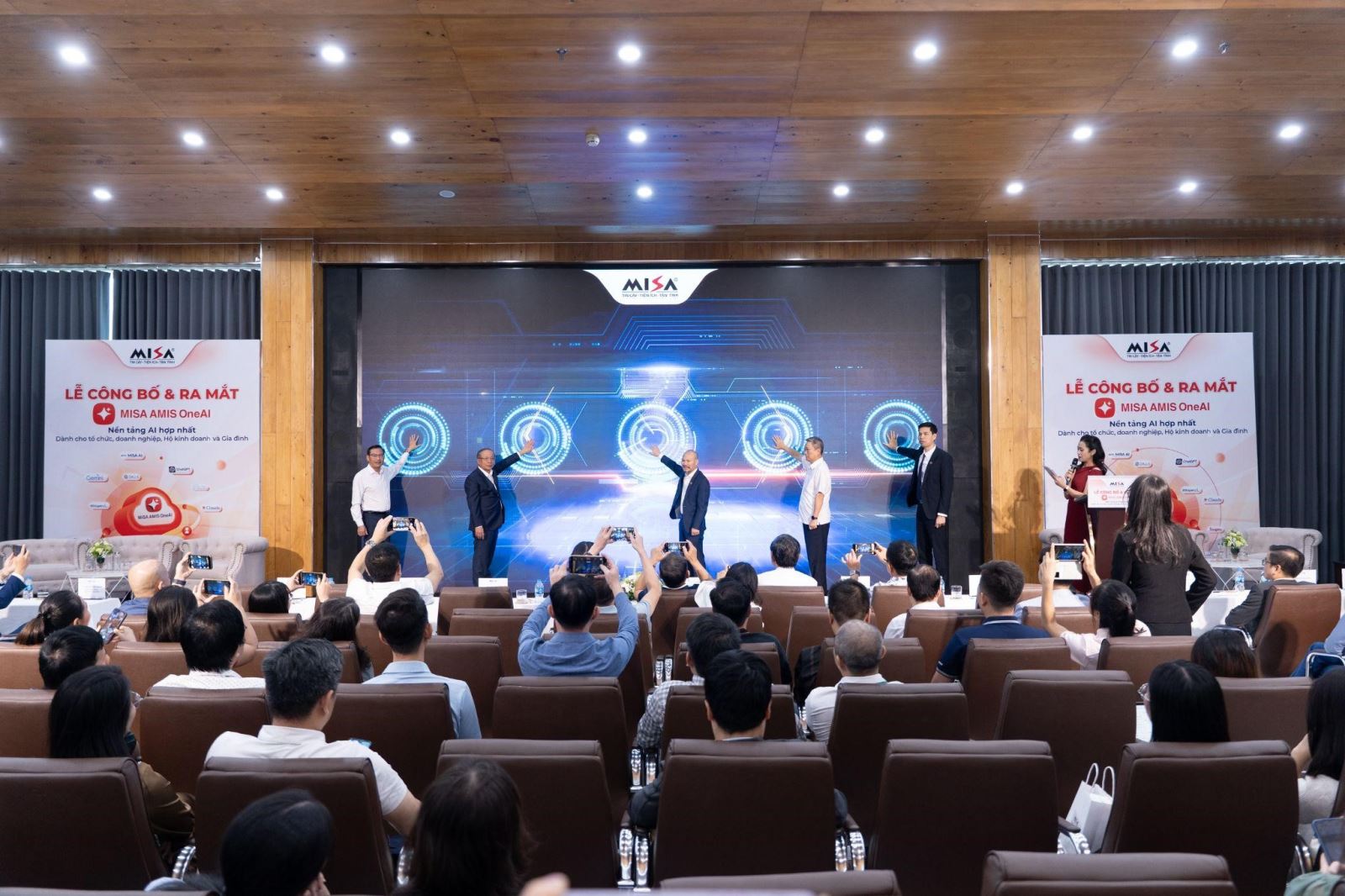 Sự kiện ra mắt nền tảng MISA AMIS OneAI