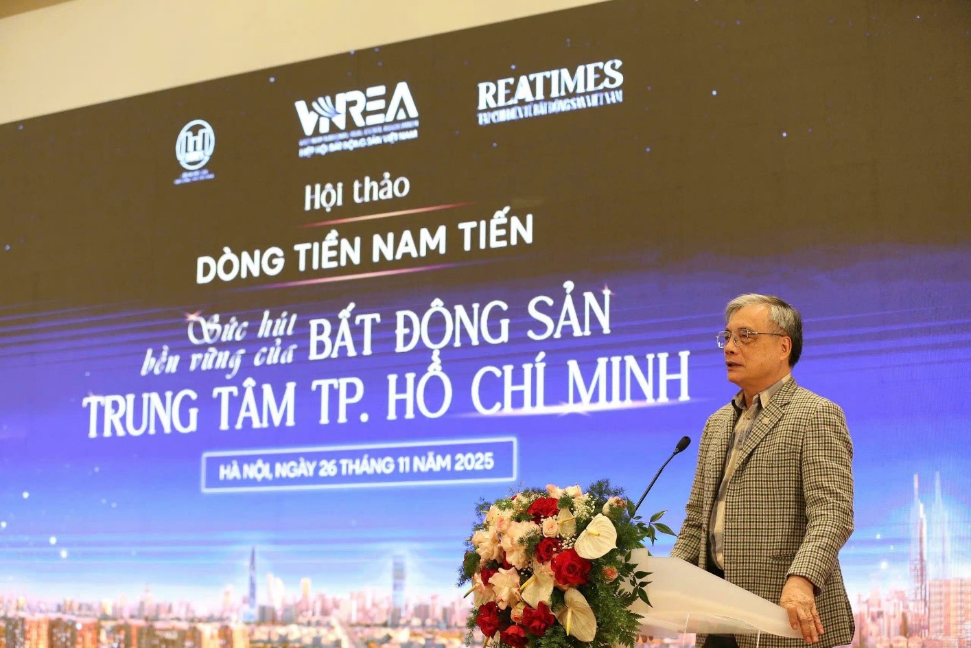 PGS TS Trần Đình Thiên cho rằng: TP Hồ Chí Minh đang là điểm kích phát cho sự thay đổi, phát triển của đất nước