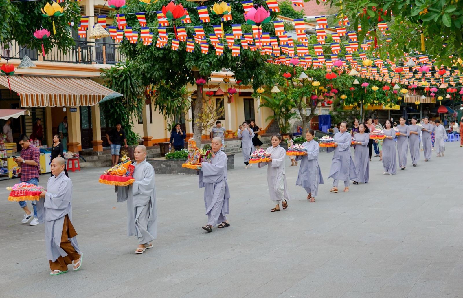 Lễ Vía Bà Linh Sơn Thánh Mẫu là di sản văn hoá phi vật thể tại Tây Ninh, luôn hút rất đông Phật tử và du khách thập phương.
