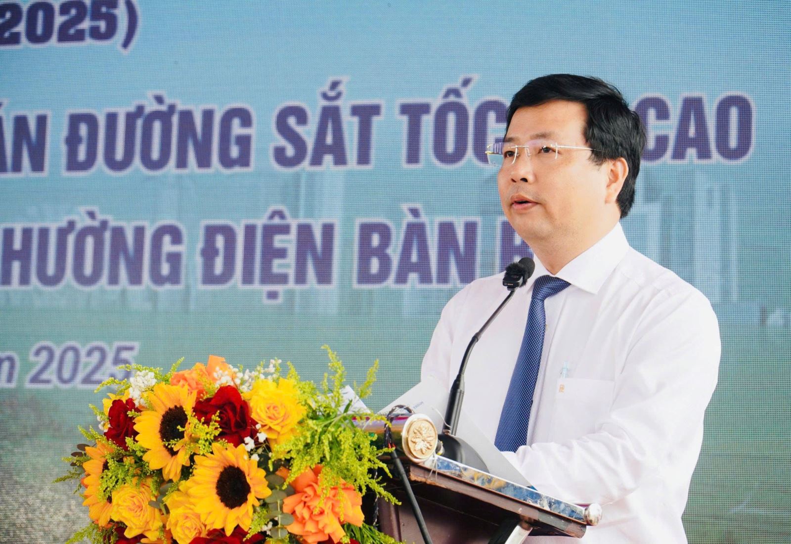 Ông Nguyễn Minh Huy- Giám đốc Ban Quản lý dự án đầu tư xây dựng các công trình giao thông và nông nghiệp Đà Nẵng phát biểu tại lễ khởi công