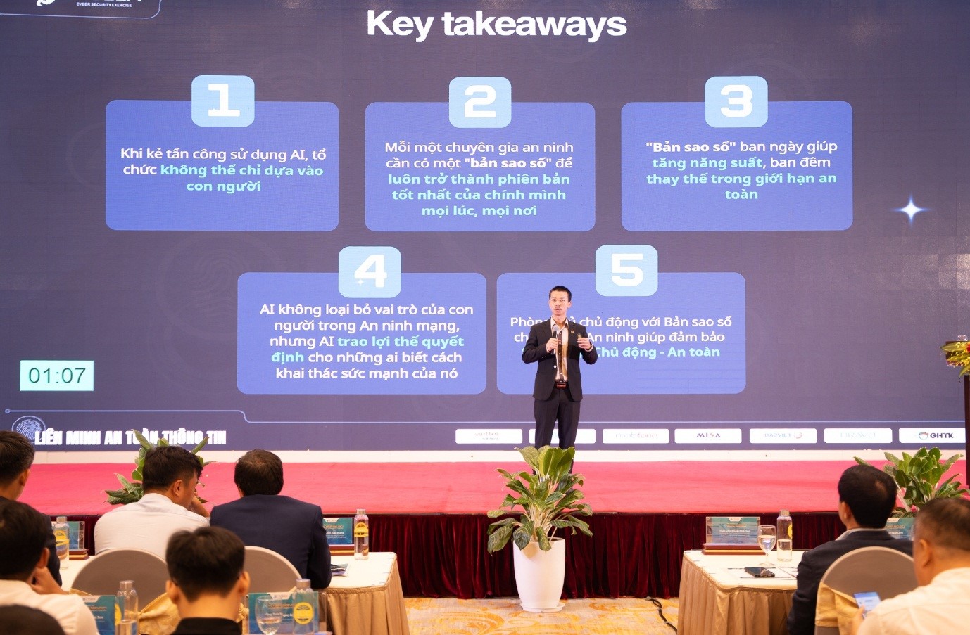 Các chuyên gia chia sẻ tại Hội thảo