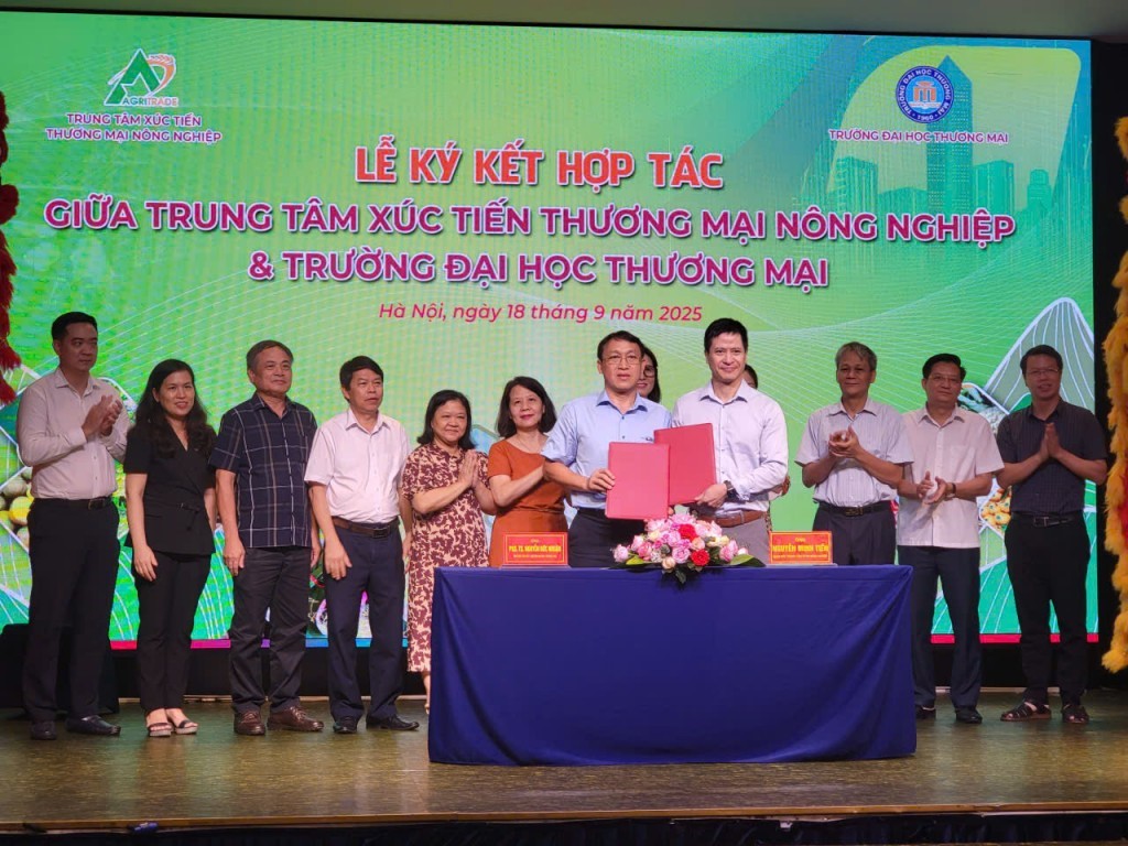 Lễ ký kết biên bản hợp tác về đào tạo nhân lực số, thương mại điện tử và ứng dụng công nghệ trong nông nghiệp