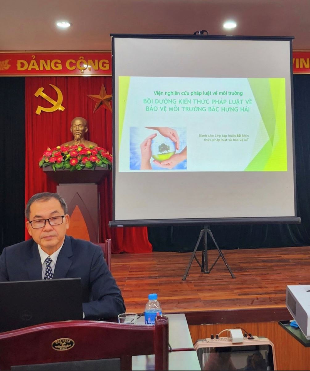 GS.TS Bùi Minh Trung giảng viên lớp bồi dưỡng.