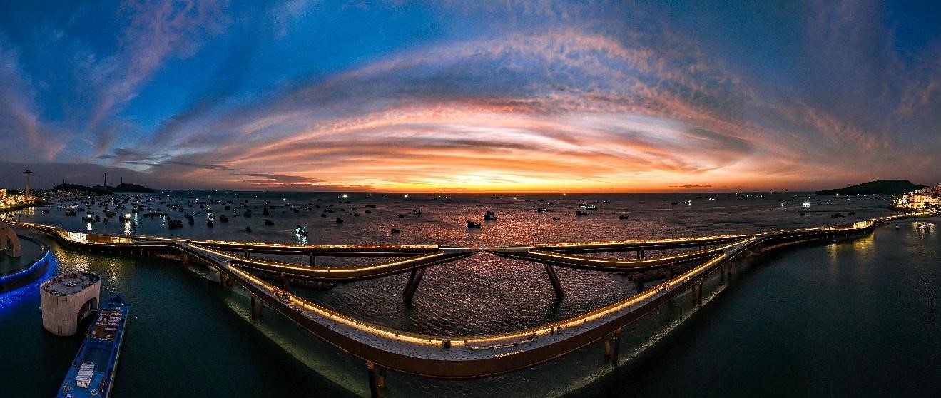 Cầu Hôn - biểu tượng mới của du lịch Việt Nam, được hãng thông tấn Mỹ CNN quảng bá  là điểm phải đến khi du lịch Phú Quốc.