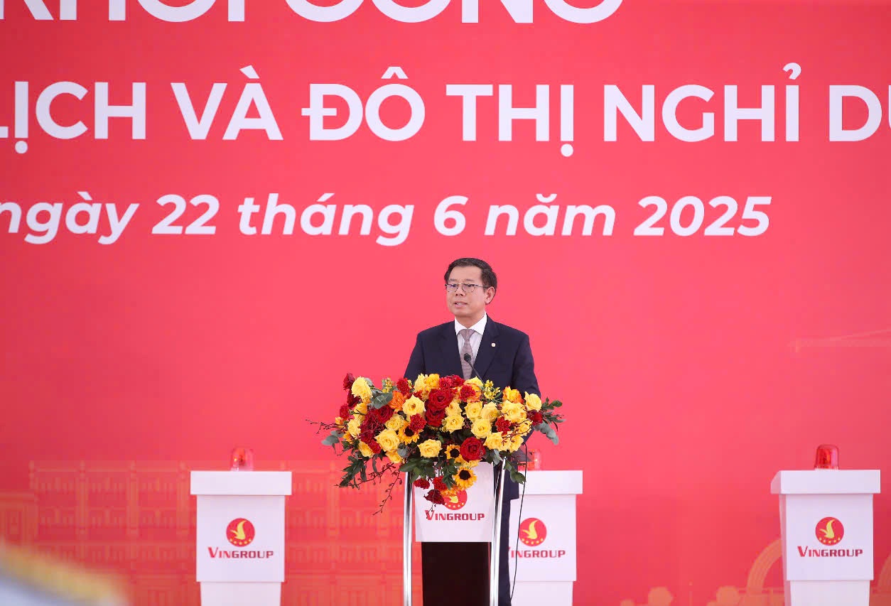 Ông Nguyễn Việt Quang - Phó Chủ tịch kiêm Tổng Giám đốc Tập đoàn Vingroup phát biểu tại Lễ khởi công
