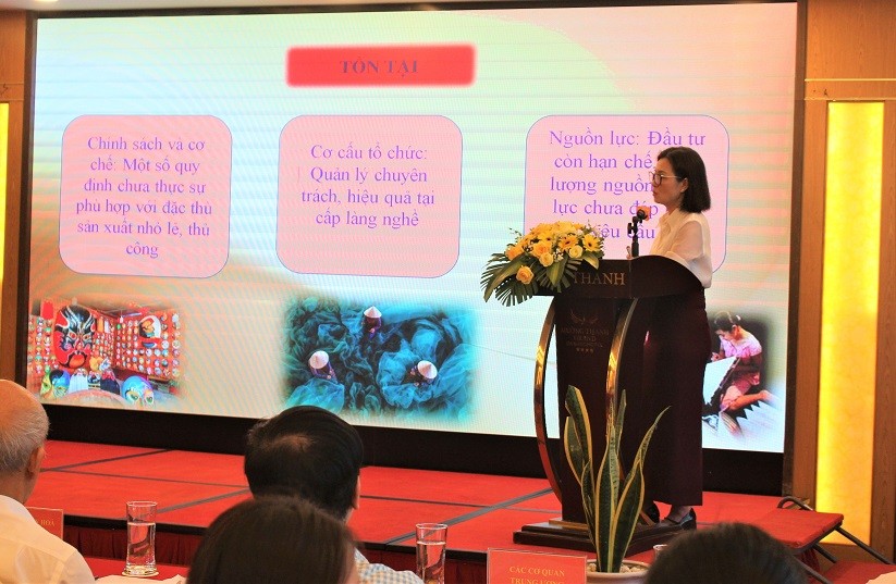 Bà Nguyễn Thị Hoàng Yến, Phó Cục trưởng Cục Kinh tế hợp tác và phát triển nông thôn (Bộ NN&MT) phát biểu tại hội nghị