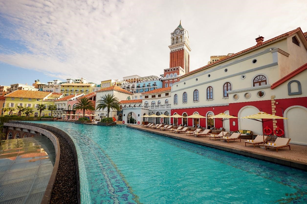 Khách sạn 5 sao La Festa Phu Quoc - Curio Collection by Hilton vừa ra mắt sở hữu tầm  nhìn bao trọn Cầu Hôn.