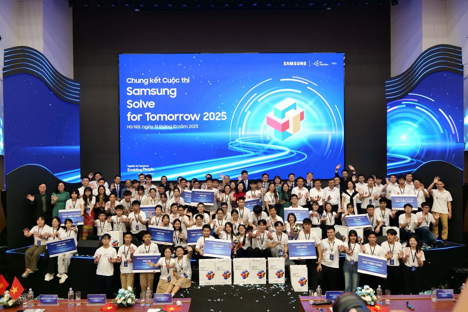 Sau gần 8 tháng triển khai, cuộc thi đã ghi nhận những kết quả ấn tượng với khoảng 7000 học sinh và hơn 2500 giáo viên tham gia