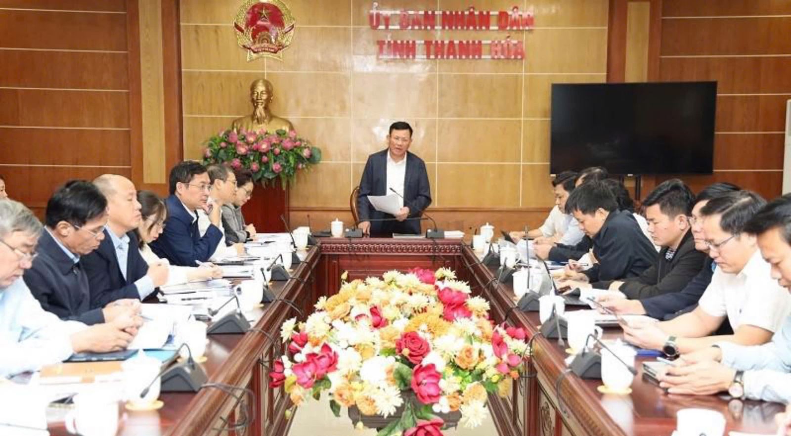 Ông Nguyễn Văn Thi, Phó Chủ tịch Thường trực UBND tỉnh Thanh Hoá chủ trì hội nghị.