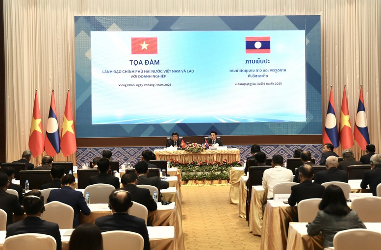 Phó Thủ tướng Nguyễn Chí Dũng đề nghị Chính phủ Lào tiếp tục tạo điều kiện thuận lợi nhất cho doanh nghiệp Việt Nam làm ăn, kinh doanh đóng góp cho phát triển kinh tế Lào - Ảnh: VGP/Thu Sa