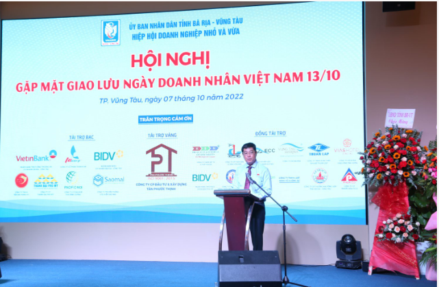 Ông Trần Đình Khoa, Thường vụ tỉnh ủy, Bí thư Thành ủy Vũng Tàu chúc mừng ngày Doanh nhân Việt Nam và phát biểu tại Hội nghị