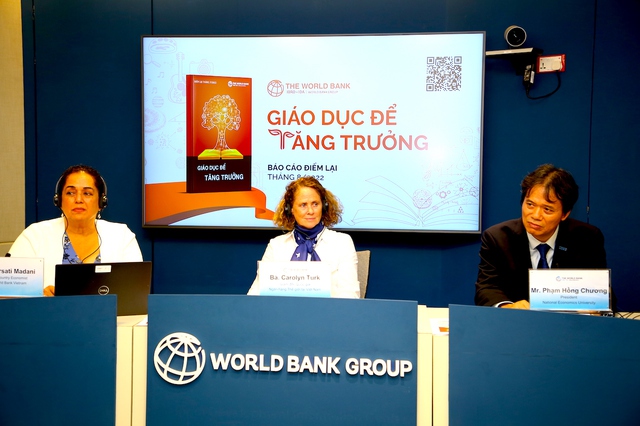 Bà Carolyn Turk, Giám đốc WB tại Việt Nam (giữa) cho rằng: Để duy trì tăng trưởng kinh tế với tốc độ mong muốn, Việt Nam cần tăng năng suất ở mức 2-3% mỗi năm. Nguồn: VGP