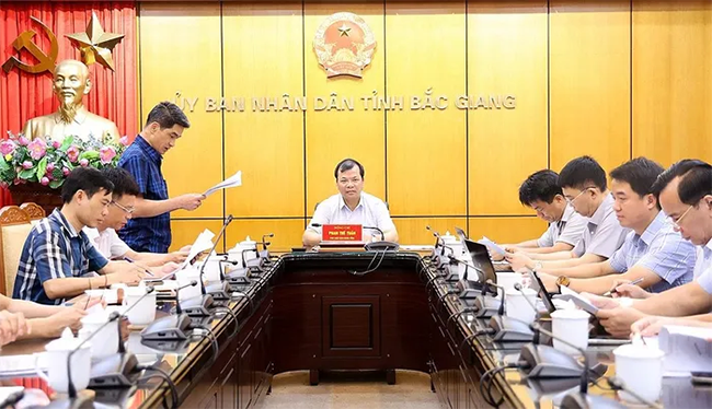 Lãnh đạo tỉnh Bắc Gianglàm việc với các thành viên Tổ công tác triển khai thực hiện các khu công nghiệp (KCN) thành lập giai đoạn 2022-2025. (Ảnh: IT)