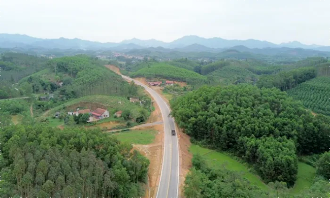 Đường nối QL 37 - QL 17 đi Võ Nhai phía tỉnh Bắc Giang cơ bản hoàn thành. Ảnh  Nhóm PVKT