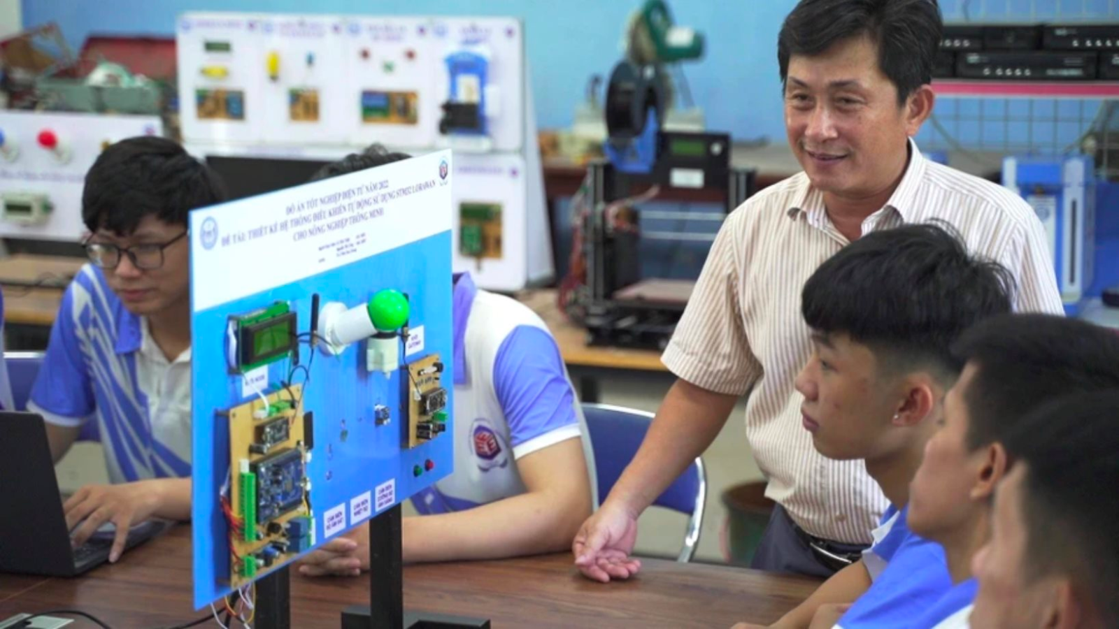 Chương trình là là cơ sở để các cơ sở giáo dục đại học xây dựng, rà soát, cập nhật chương trình đào tạo về vi mạch bán dẫn, báo cáo Bộ trước khi tuyển sinh.