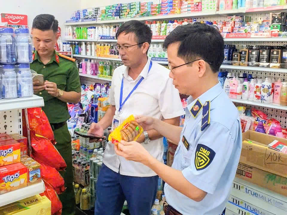 Các đội QLTT trực thuộc duy trì hoạt động kiểm tra thường xuyên, liên tục, kể cả ngoài giờ hành chính và ngày nghỉ