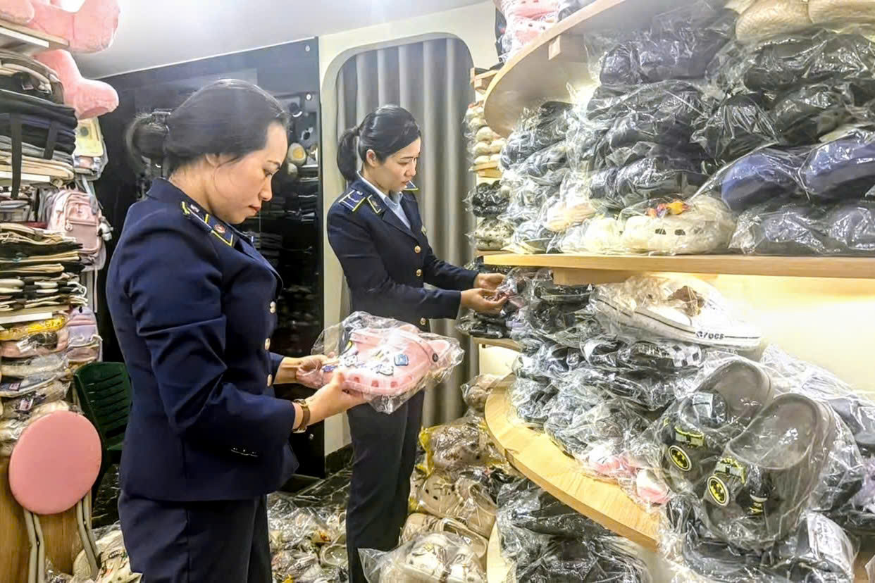 Chi cục QLTT Thanh Hóa kiên định thực hiện chỉ đạo của Thủ tướng Chính phủ, tuyên chiến không khoan nhượng với buôn lậu, gian lận thương mại và hàng giả.