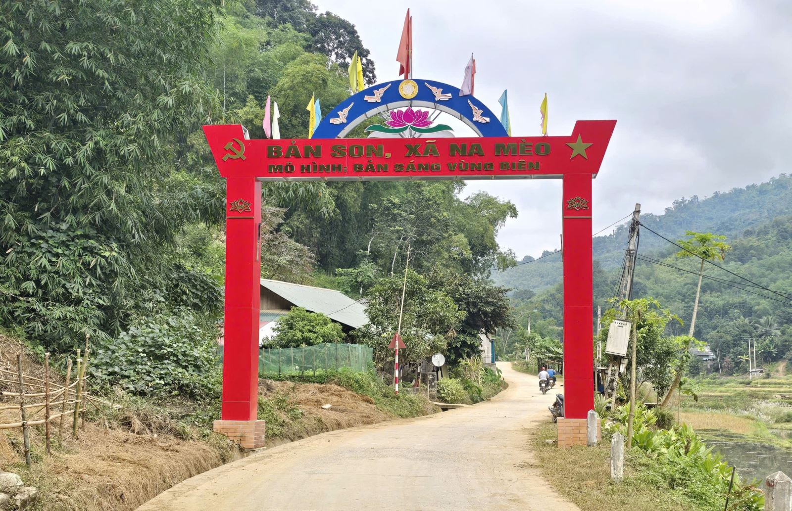 mô hình “Bản sáng vùng biên” được triển khai tại bản Son, xã Na Mèo