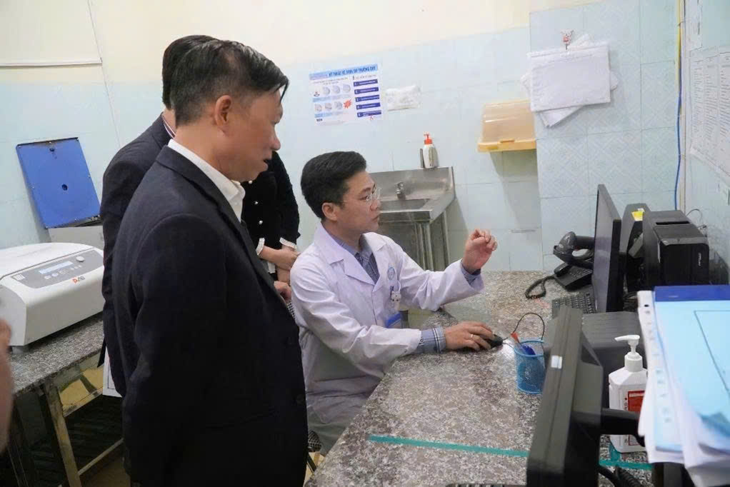 Bệnh viện Nhi Thanh Hoá đã triển khai thành công hồ sơ bệnh án điện tử (EMR), xếp thứ 3 toàn tỉnh Thanh Hóa và thứ 150 trên toàn quốc. 