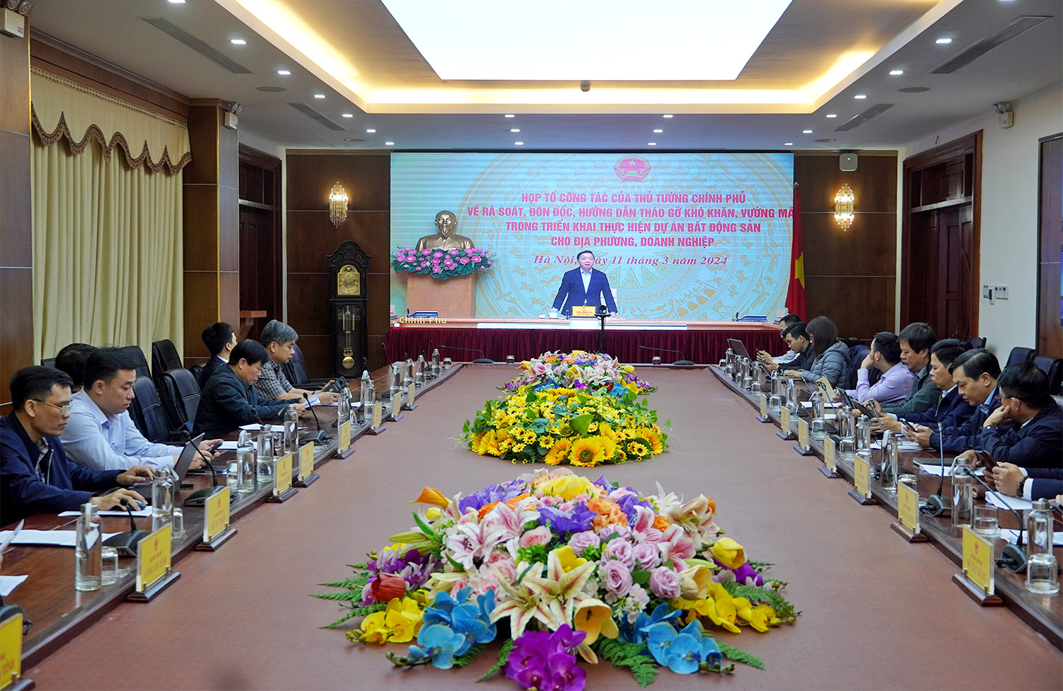 Các đại biểu có mặt trong buổi họp 