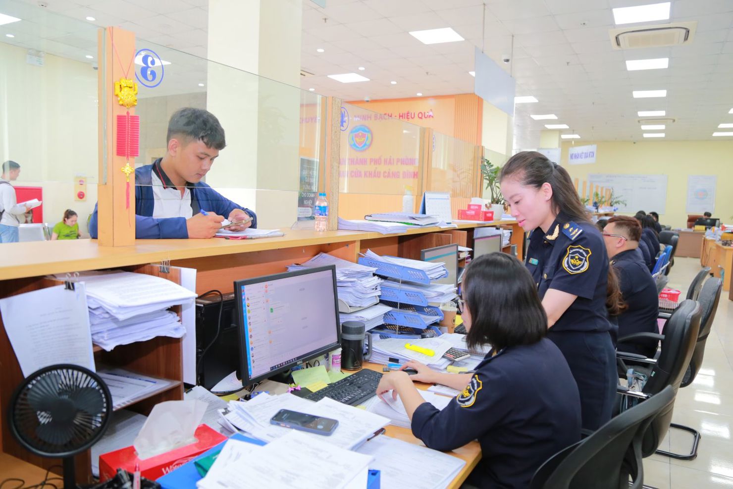 Lực lượng Hải quan chú trọng cải cách thủ tục hành chính, hỗ trợ doanh nghiệp. Ảnh: internet