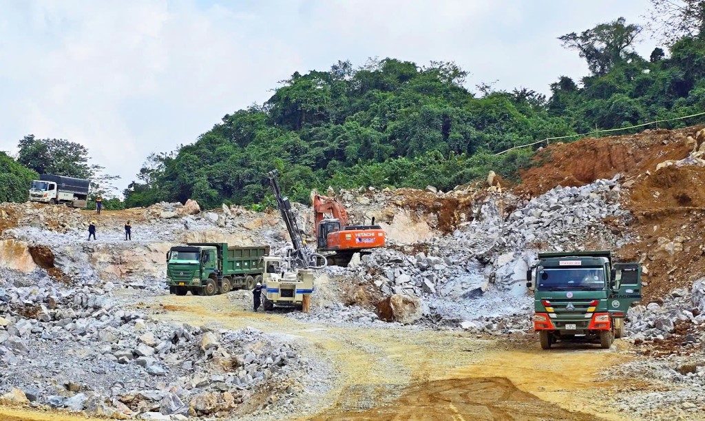 Nhà thầu đẩy nhanh tiến độ thi công Dự án đường bộ cao tốc Đồng Đăng - Trà Lĩnh.