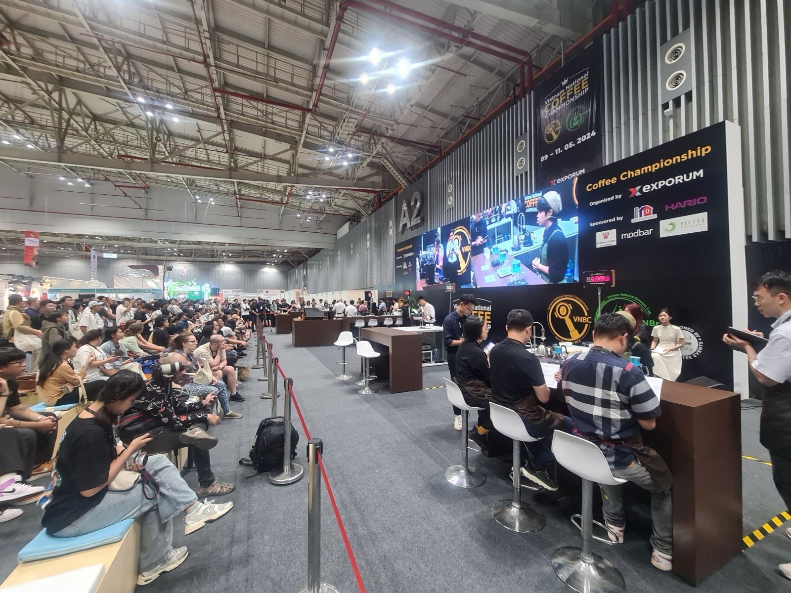 Các thí sinh đanh tham gia cuộc thi pha chế 